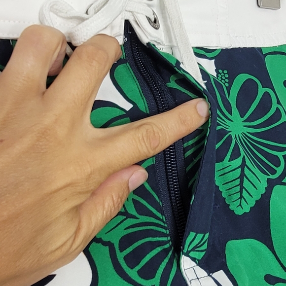 TXT Women Green White & Black Hibiscus Floral Soft A-Line Mini Skirt Size 9 - Picture 5 of 11